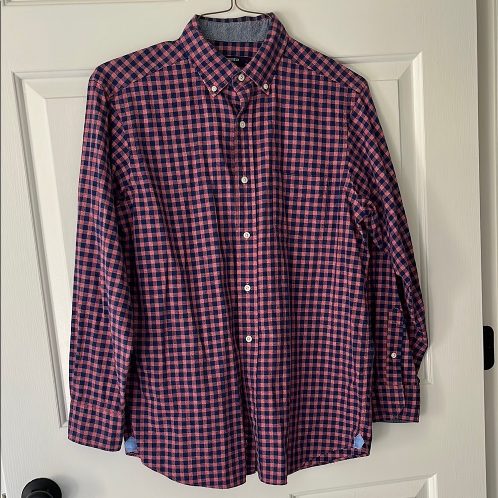Daniel Cremieux Pink and Navy Blue Plaid Button Down Shirt Rarely Worn